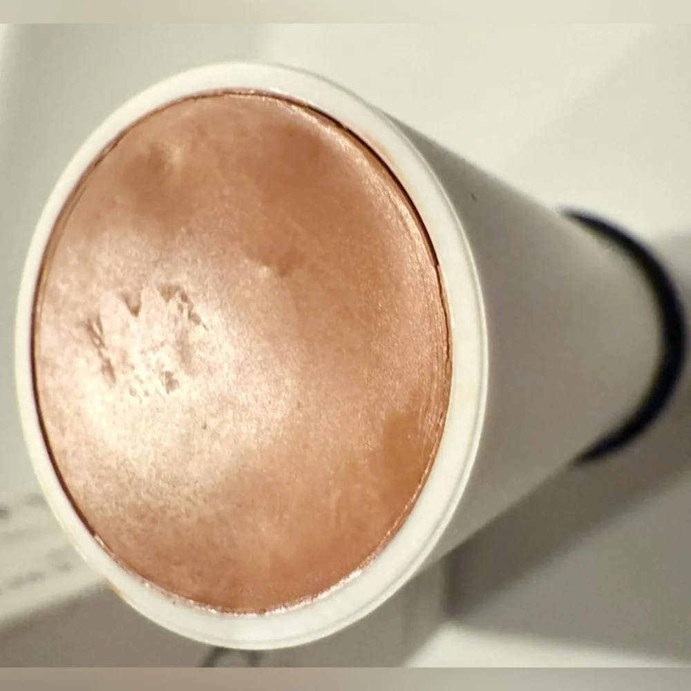$2 Peachy Queen Contour Stick~New~$2 WITH ANY $10 ORDER OR MORE ITEMS